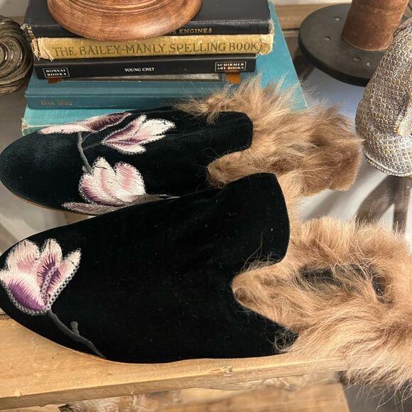 GIA COUTURE BLACK VELVET FLORAL FUR SLIP ON FLATS SHOES. Made in Italy. Size 37. - Picture 2 of 13